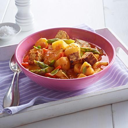 Kartoffel-Gulasch mit gebratenem Tofu Rezept Kartoffel-Gulasch mit gebratenem Tofu Rezept
