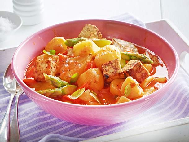 Kartoffel-Gulasch mit gebratenem Tofu Rezept Kartoffel-Gulasch mit gebratenem Tofu Rezept