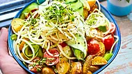 Kartoffel-Gurken-Salat mit Apfelspaghetti  Rezept - Foto: LECKER @ Bauer Media Group
