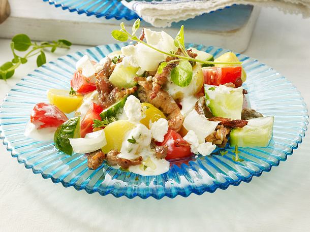 Kartoffel-Gyros-Salat mit Tzatziki-Dressing Rezept Kartoffel-Gyros-Salat mit Tzatziki-Dressing Rezept