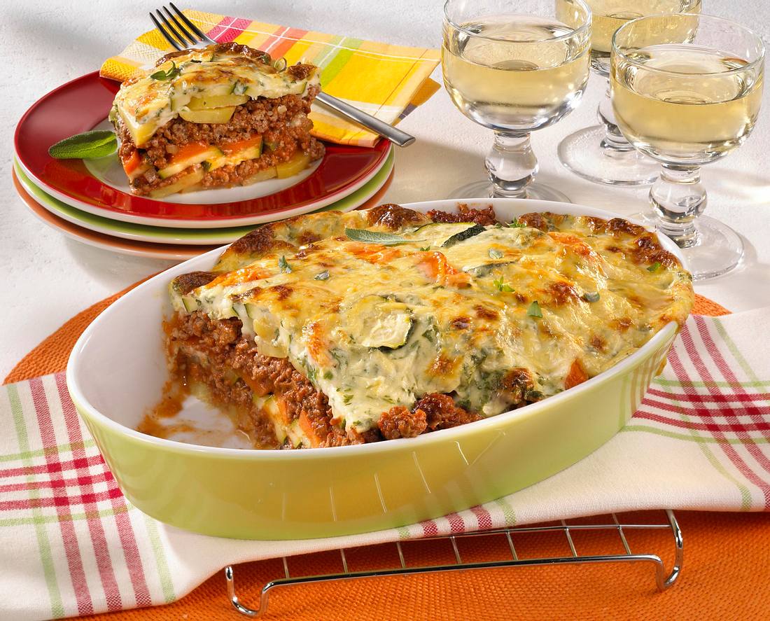 Kartoffel-Hack-Auflauf mit Gemüse Rezept | LECKER
