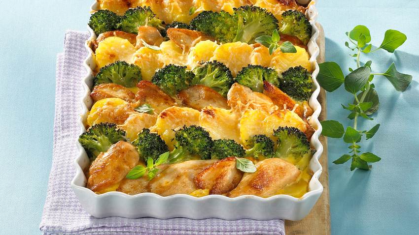 Kartoffel-Hähnchen-Auflauf mit Broccoli Rezept - Foto: Maass