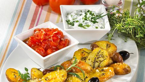 Kartoffel-Hälften aus dem Ofen mit zweierlei Dips Rezept - Foto: Först, Thomas
