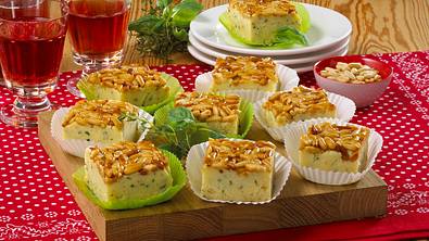 Kartoffel-Käse-Terrine mit Pinienkernen Rezept - Foto: LECKER @ Bauer Media Group
