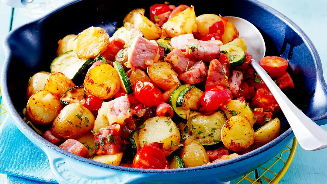 Kartoffel-Kasseler-Pfanne mit Senfsoße Rezept - Foto: LECKER @ Bauer Media Group Kartoffel-Kasseler-Pfanne mit Senfsoße Rezept - Foto: LECKER @ Bauer Media Group