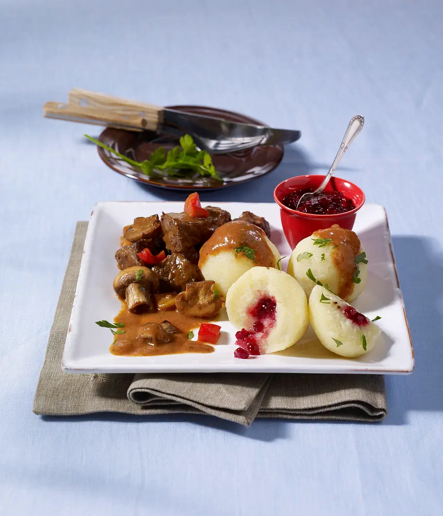 Kartoffel-Knödel mit Rindfleisch-Ragout Rezept
