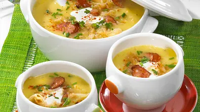 Kartoffel-Kraut-Suppe Rezept - Foto: LECKER @ Bauer Media Group