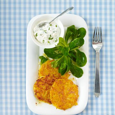 Kartoffel-Kürbis-Rösti mit Kräuterquark (Trennkost, Kohlenhydrat-Gericht) Rezept Kartoffel-Kürbis-Rösti mit Kräuterquark (Trennkost, Kohlenhydrat-Gericht) Rezept