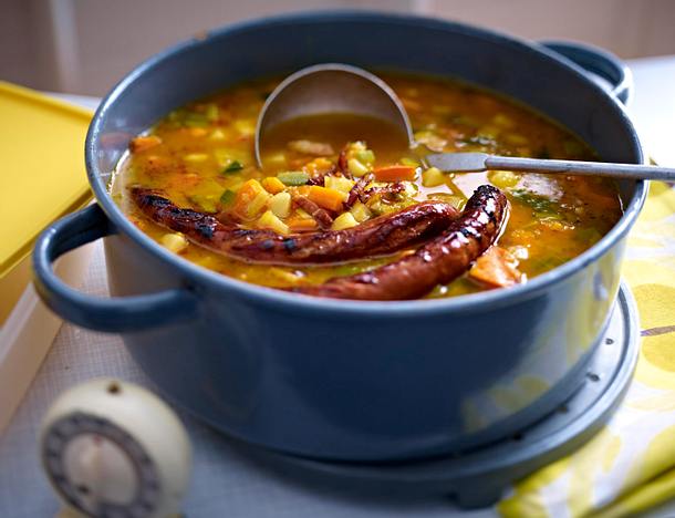 Kartoffel-Kürbissuppe mit gebratener Merguez Rezept Kartoffel-Kürbissuppe mit gebratener Merguez Rezept