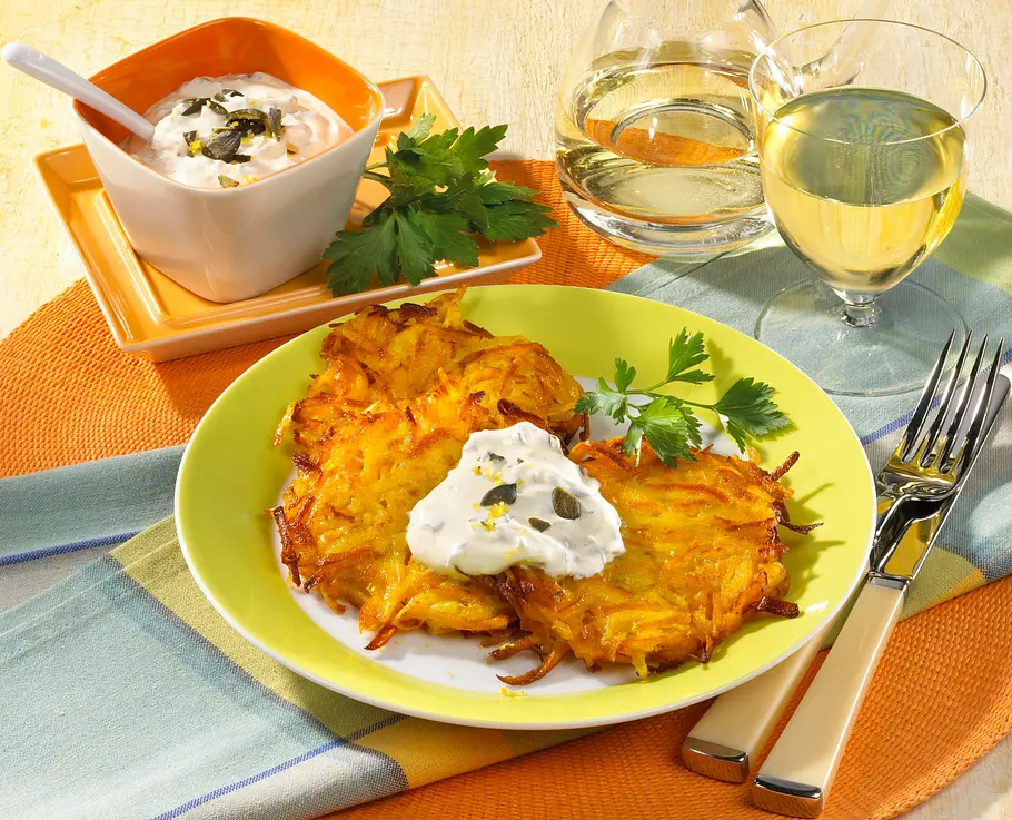 Kartoffel-Kürbis-Puffer mit Crème-fraîche Dip Rezept Kartoffel-Kürbis-Puffer mit Crème-fraîche Dip Rezept