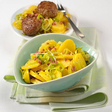 Kartoffel-Lauch-Salat zu Hacksteaks Rezept Kartoffel-Lauch-Salat zu Hacksteaks Rezept