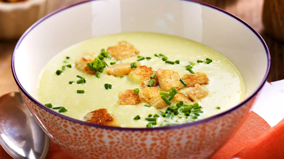 Kartoffel-Lauch-Suppe - Foto: LECKER @ Bauer Media Group Kartoffel-Lauch-Suppe - Foto: LECKER @ Bauer Media Group