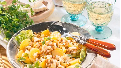 Kartoffel-Linsen-Salat mit Feta Rezept - Foto: LECKER @ Bauer Media Group