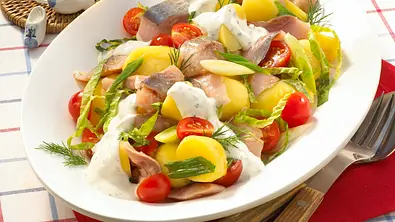 Kartoffel-Matjes-Salat Rezept - Foto: LECKER @ Bauer Media Group