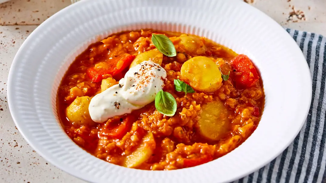 Kartoffel-Paprika-Topf zum Feierabend Rezept - Foto: LECKER @ Bauer Media Group Kartoffel-Paprika-Topf zum Feierabend Rezept - Foto: LECKER @ Bauer Media Group