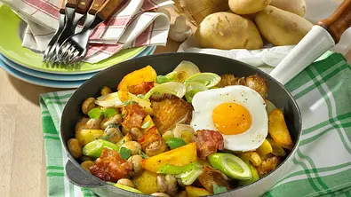 Kartoffel-Pfanne mit Pilzen Rezept - Foto: LECKER @ Bauer Media Group