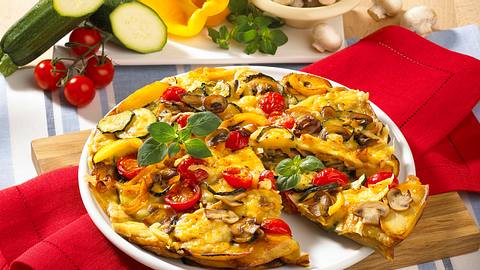 Kartoffel-Pfannen-Pizza mit Käsekruste Rezept - Foto: House of Food / Bauer Food Experts KG