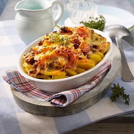 Kartoffel-Pilz-Ragout mit Thymian-Speck-Kruste Rezept Kartoffel-Pilz-Ragout mit Thymian-Speck-Kruste Rezept