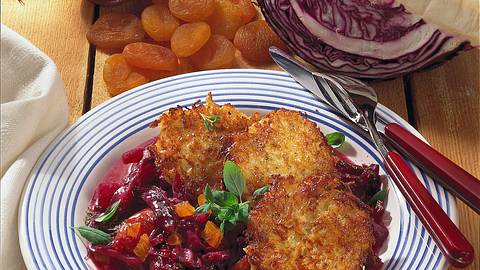 Kartoffel-Quark-Puffer mit Rotkohl Rezept - Foto: House of Food / Bauer Food Experts KG