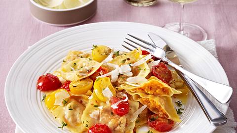 Kartoffel-Ravioli mit Schmortomaten Rezept - Foto: House of Food / Bauer Food Experts KG