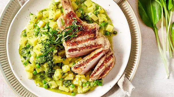 Kartoffel-Risotto mit Pesto und Kotelett Rezept - Foto: LECKER @ Bauer Media Group Kartoffel-Risotto mit Pesto und Kotelett Rezept - Foto: LECKER @ Bauer Media Group