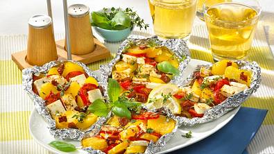 Kartoffel- Schafskäse Päckchen vom Grill Rezept - Foto: LECKER @ Bauer Media Group