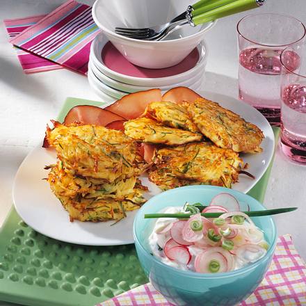 Kartoffel-Schnittlauch-Plätzchen mit Radieschenquark Rezept Kartoffel-Schnittlauch-Plätzchen mit Radieschenquark Rezept