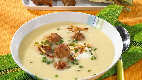 Kartoffel-Sellerie Suppe mit Mettbällchen Rezept - Foto: Maass