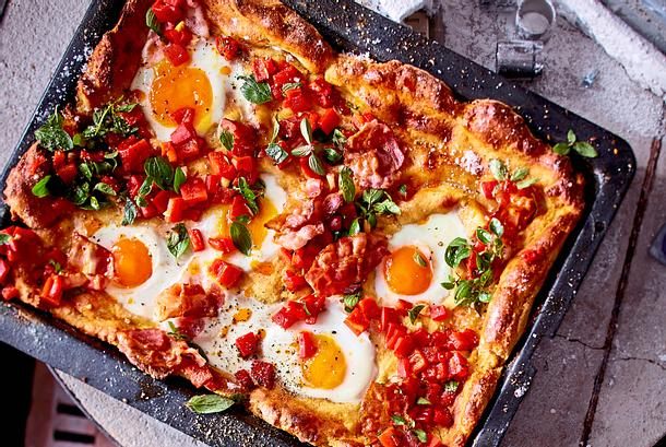 Im Blech eingelassene Kartoffel-Shakshuka Rezept Im Blech eingelassene Kartoffel-Shakshuka Rezept