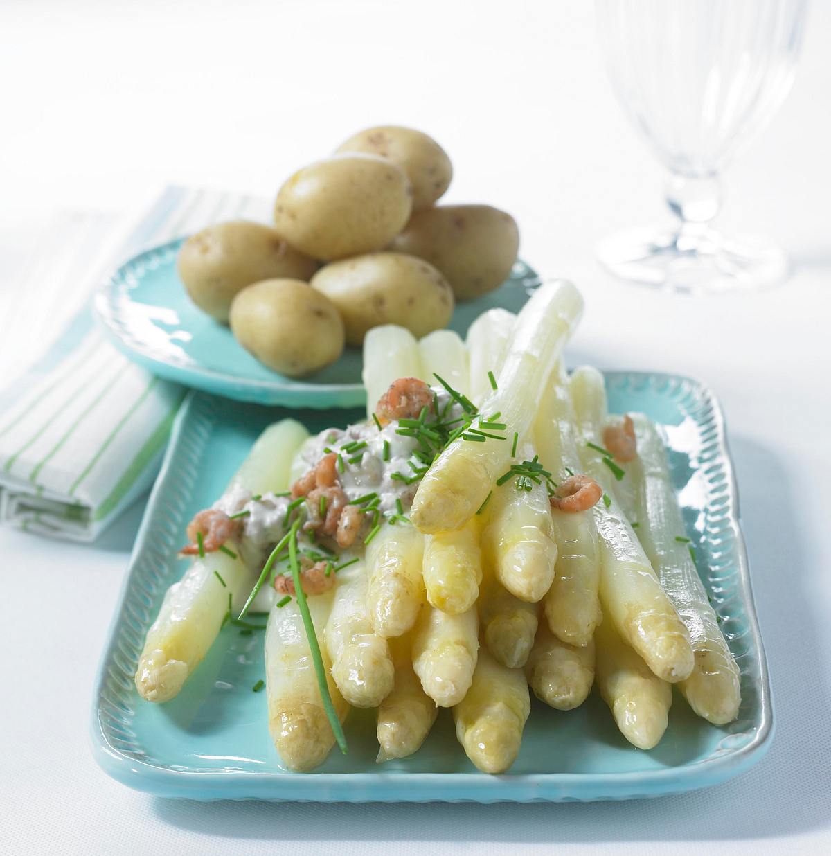 Kartoffel-Spargel-Platte mit Joghurt-Krabben-Dip Rezept