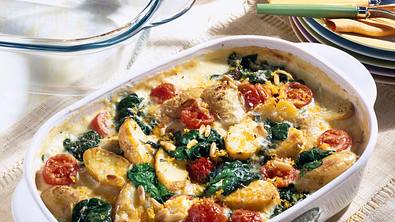 Kartoffel-Spinat-Auflauf mit Kirschtomaten und Béchamel-Soße Rezept - Foto: LECKER @ Bauer Media Group
