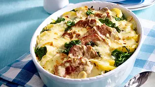 Kartoffel-Spinat-Auflauf mit Schweinefilet Rezept - Foto: LECKER @ Bauer Media Group Kartoffel-Spinat-Auflauf mit Schweinefilet Rezept - Foto: LECKER @ Bauer Media Group