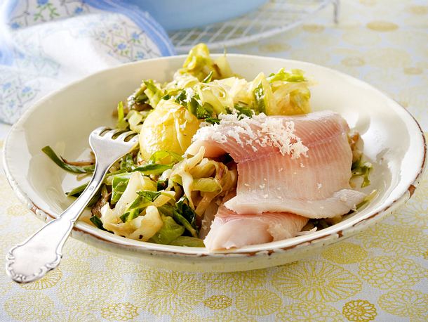 Kartoffel-Spitzkohl-Topf mit Meerrettich und Räucherforelle Rezept Kartoffel-Spitzkohl-Topf mit Meerrettich und Räucherforelle Rezept