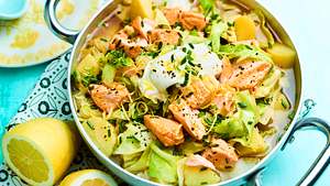 Kartoffel-Stew mit Spitzkohl und Lachs Rezept - Foto: House of Food / Bauer Food Experts KG