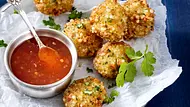 Kartoffel-Tapioka-Bällchen aus dem Airfryer Rezept - Foto: LECKER @ Bauer Media Group Kartoffel-Tapioka-Bällchen aus dem Airfryer Rezept - Foto: LECKER @ Bauer Media Group