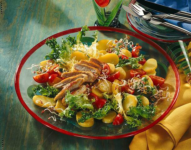 Kartoffel-Tomatensalat mit Hähnchenbrust Rezept Kartoffel-Tomatensalat mit Hähnchenbrust Rezept