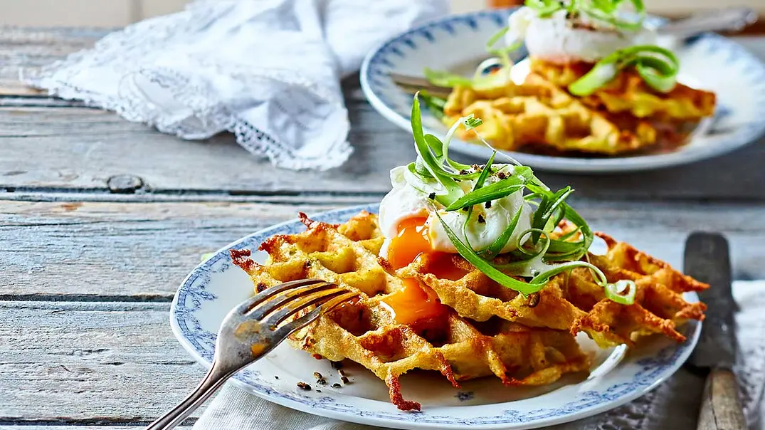 Kartoffel-Waffel mit pochiertem Ei Rezept - Foto: LECKER @ Bauer Media Group Kartoffel-Waffel mit pochiertem Ei Rezept - Foto: LECKER @ Bauer Media Group