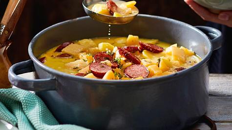 Kartoffel-Wurst-Eintopf mit scharfem Wasabi-Topping Rezept - Foto: House of Food / Bauer Food Experts KG