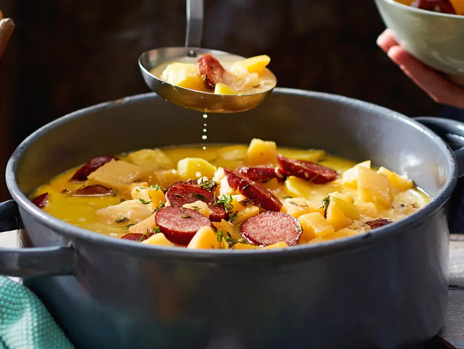 Kartoffel-Wurst-Eintopf mit scharfem Wasabi-Topping Rezept Kartoffel-Wurst-Eintopf mit scharfem Wasabi-Topping Rezept