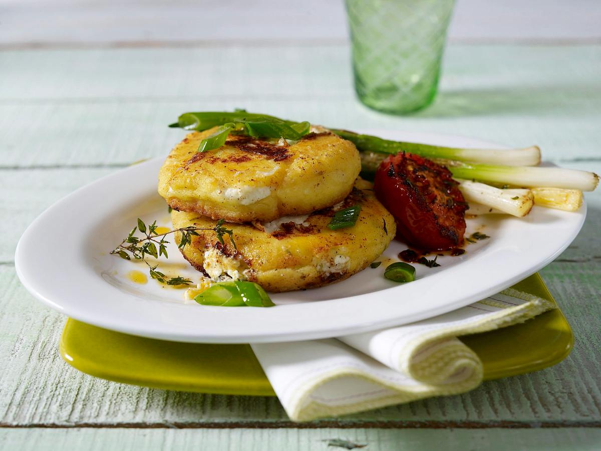 Kartoffel- Ziegenkäse-Taler mit Schmortomaten Rezept