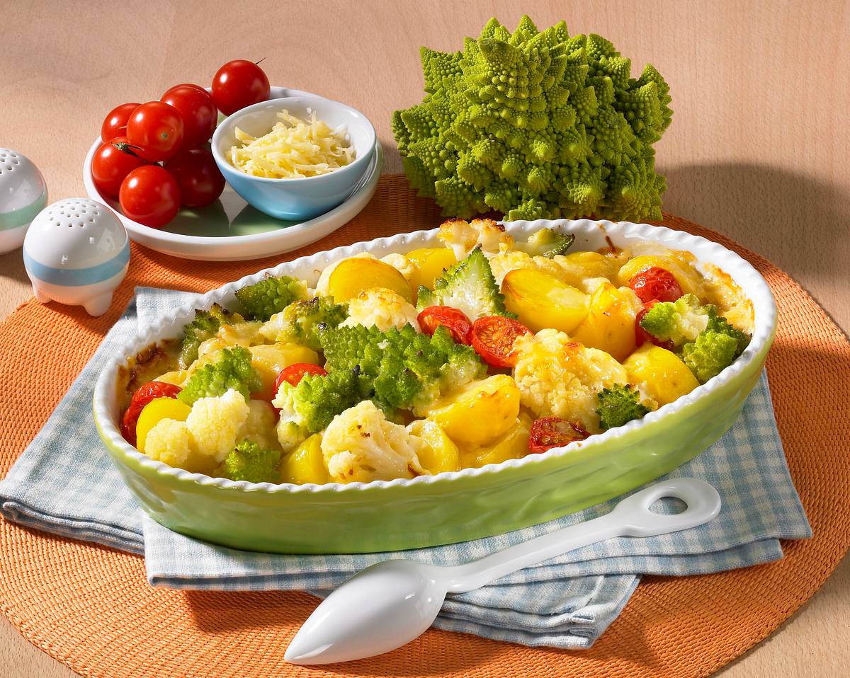 Kartoffelauflauf mit Blumenkohl, Romanesco und Tomaten Rezept