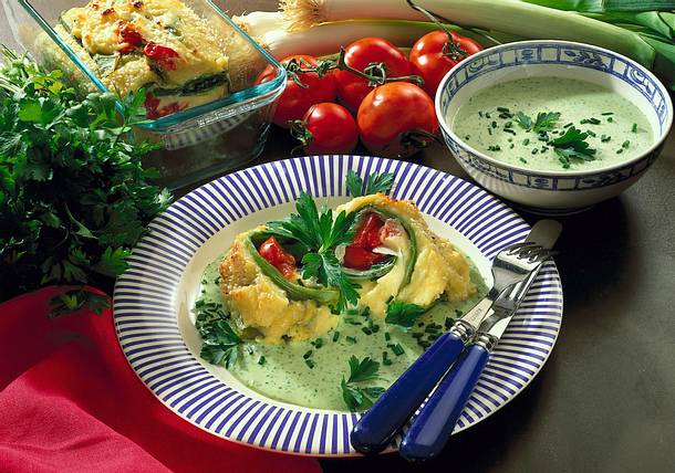 Kartoffelauflauf mit eingebackener Gemüserolle Rezept Kartoffelauflauf mit eingebackener Gemüserolle Rezept