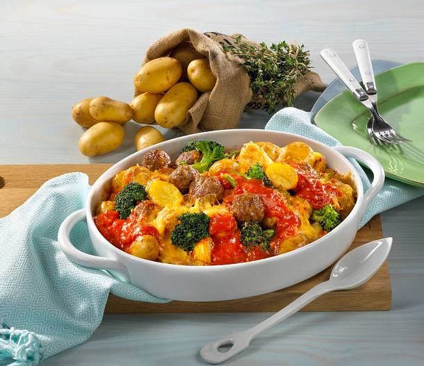 Kartoffelauflauf mit Hackbällchen und Tomatensoße Rezept Kartoffelauflauf mit Hackbällchen und Tomatensoße Rezept