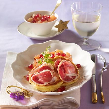 Kartoffelblinis mit geräucherter Gänsebrust Rezept Kartoffelblinis mit geräucherter Gänsebrust Rezept