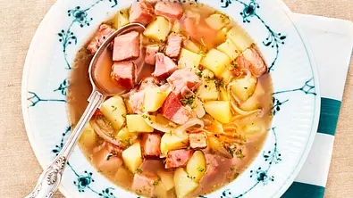 Kartoffel-Fleisch-Topf Warm ums Hotz Rezept - Foto: LECKER @ Bauer Media Group