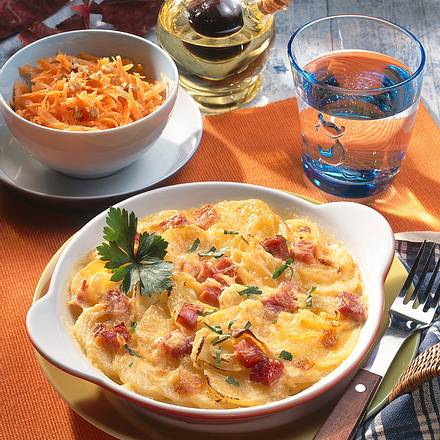 Kartoffelgratin und Möhren-Rohkost Rezept Kartoffelgratin und Möhren-Rohkost Rezept