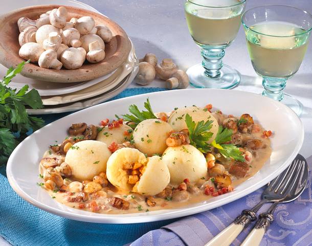Kartoffelklöße mit Pilzgemüse Rezept Kartoffelklöße mit Pilzgemüse Rezept