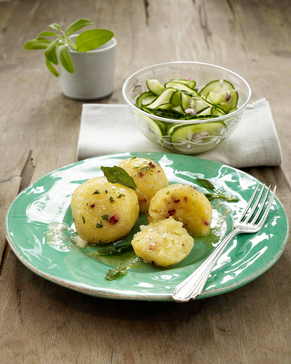 Kartoffelknödel in Salbeibutter Rezept