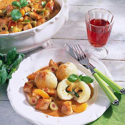 Kartoffelknödel zu süß-saurem Ragout (mit selbstgemachten Croutons) Rezept Kartoffelknödel zu süß-saurem Ragout (mit selbstgemachten Croutons) Rezept