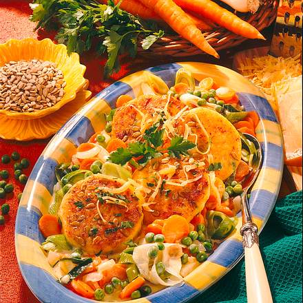 Kartoffelküchlein mit buntem Gemüse Rezept Kartoffelküchlein mit buntem Gemüse Rezept